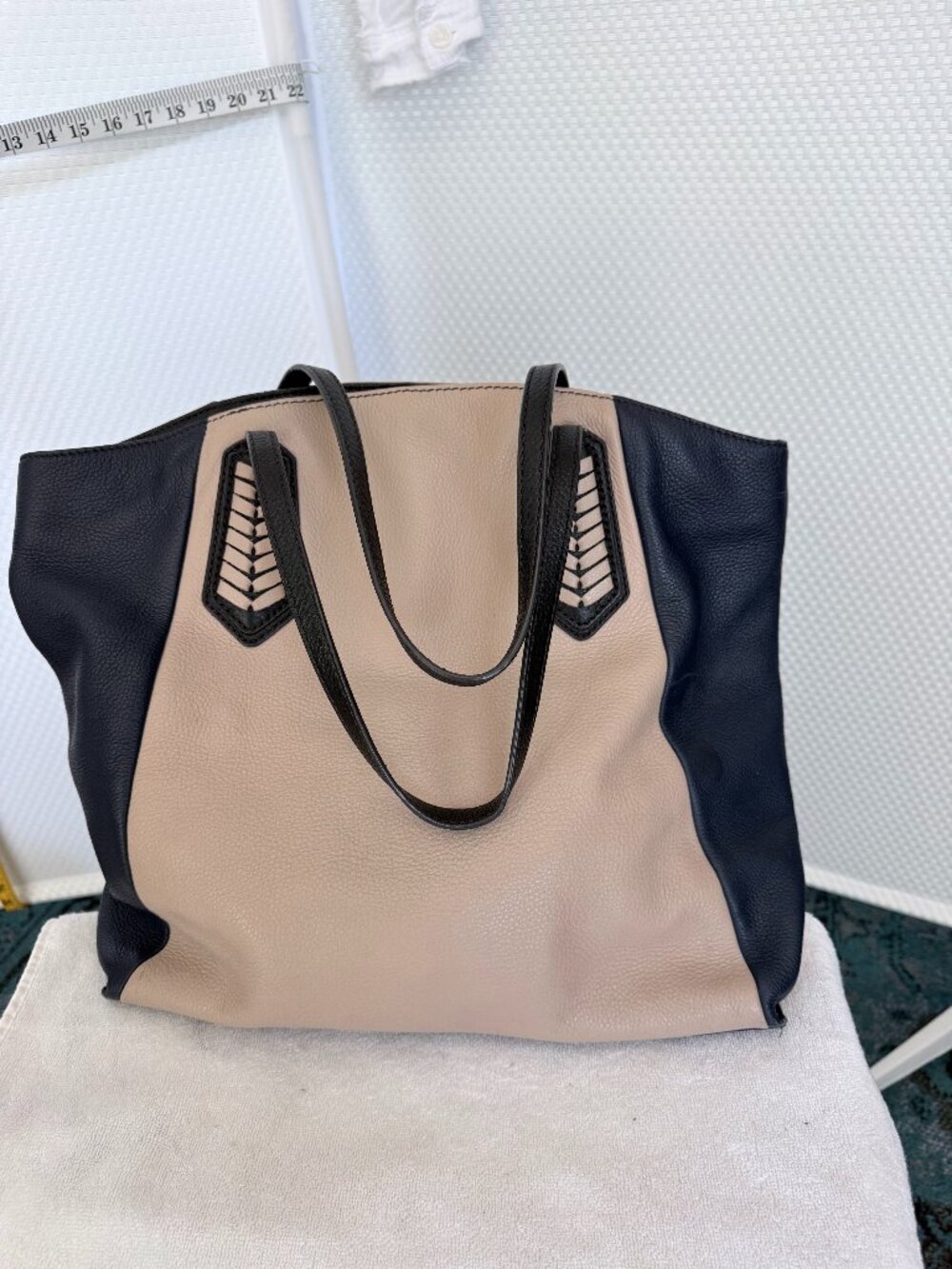 TAUPE & NAVY LEATHER ORYANY TOTE